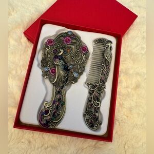 Mirror and comb set.